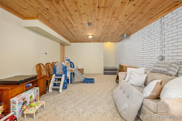 $299,900 | 623 Lennon Lane, Gladwin, MI 48624