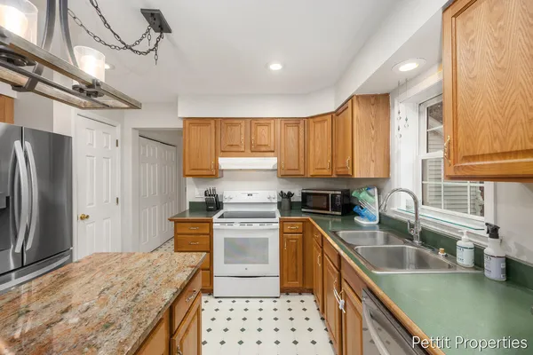 $299,900 | 623 Lennon Lane, Gladwin, MI 48624