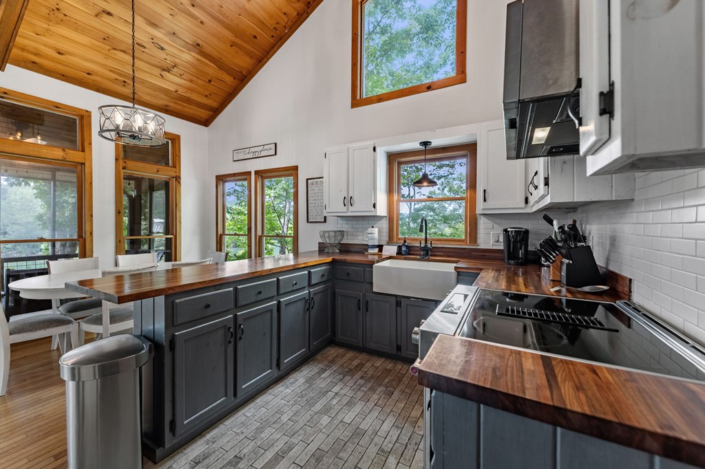 128 Overlake Court Morganton, GA 30560 - Photo 4 of 95