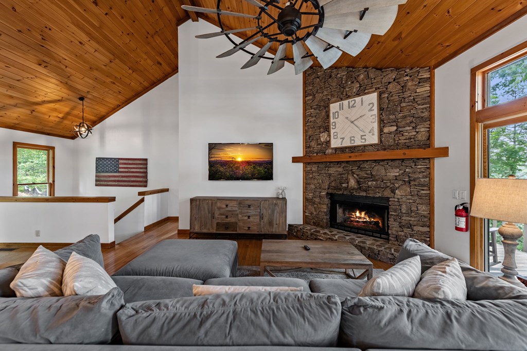 128 Overlake Court Morganton, GA 30560 - Photo 5 of 95