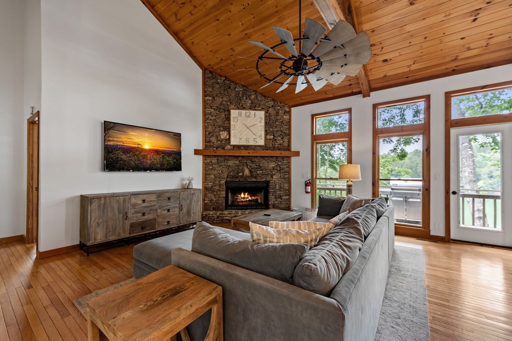 128 Overlake Court Morganton, GA 30560 - Photo 7 of 95