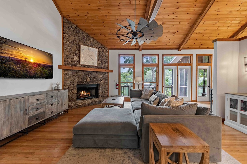 128 Overlake Court Morganton, GA 30560 - Photo 8 of 95