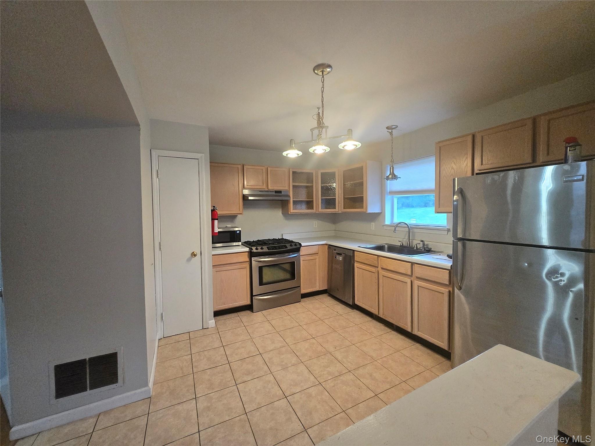 60 Evan Road Warwick, NY 10990 - Photo 8 of 28