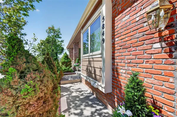 $825,000 | 5849 South Danube Circle, Aurora, CO 80015