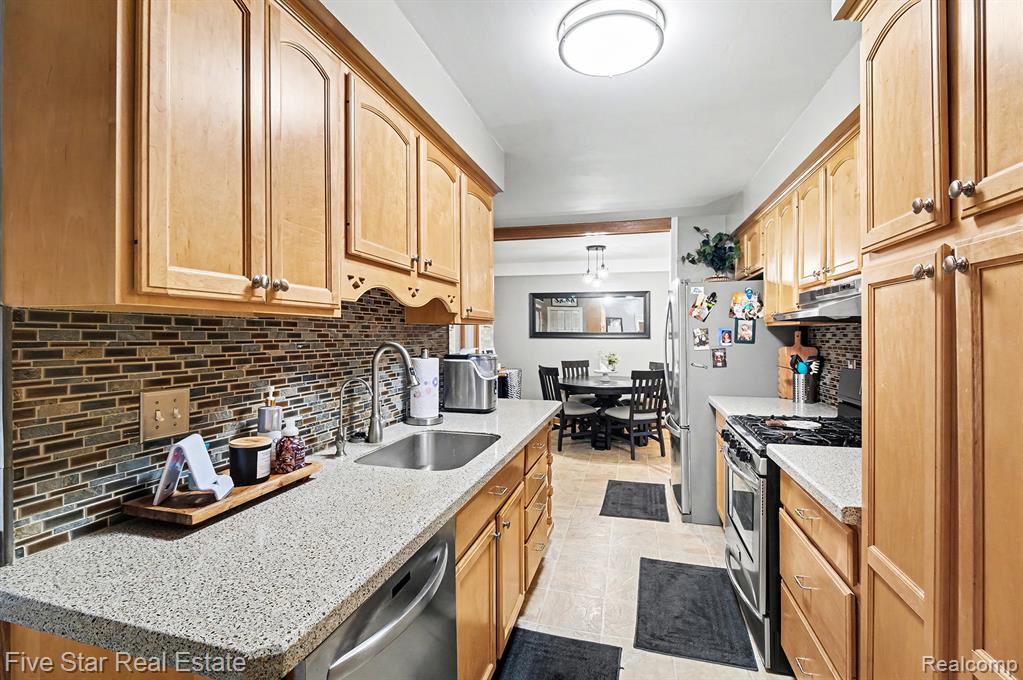 1756 Pedersen Road Walled Lake, MI 48390 - Photo 16 of 33 Gallery Image 16