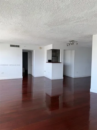 $2,900 | 1881 Washington Avenue, Unit 7C, Miami Beach, FL 33139