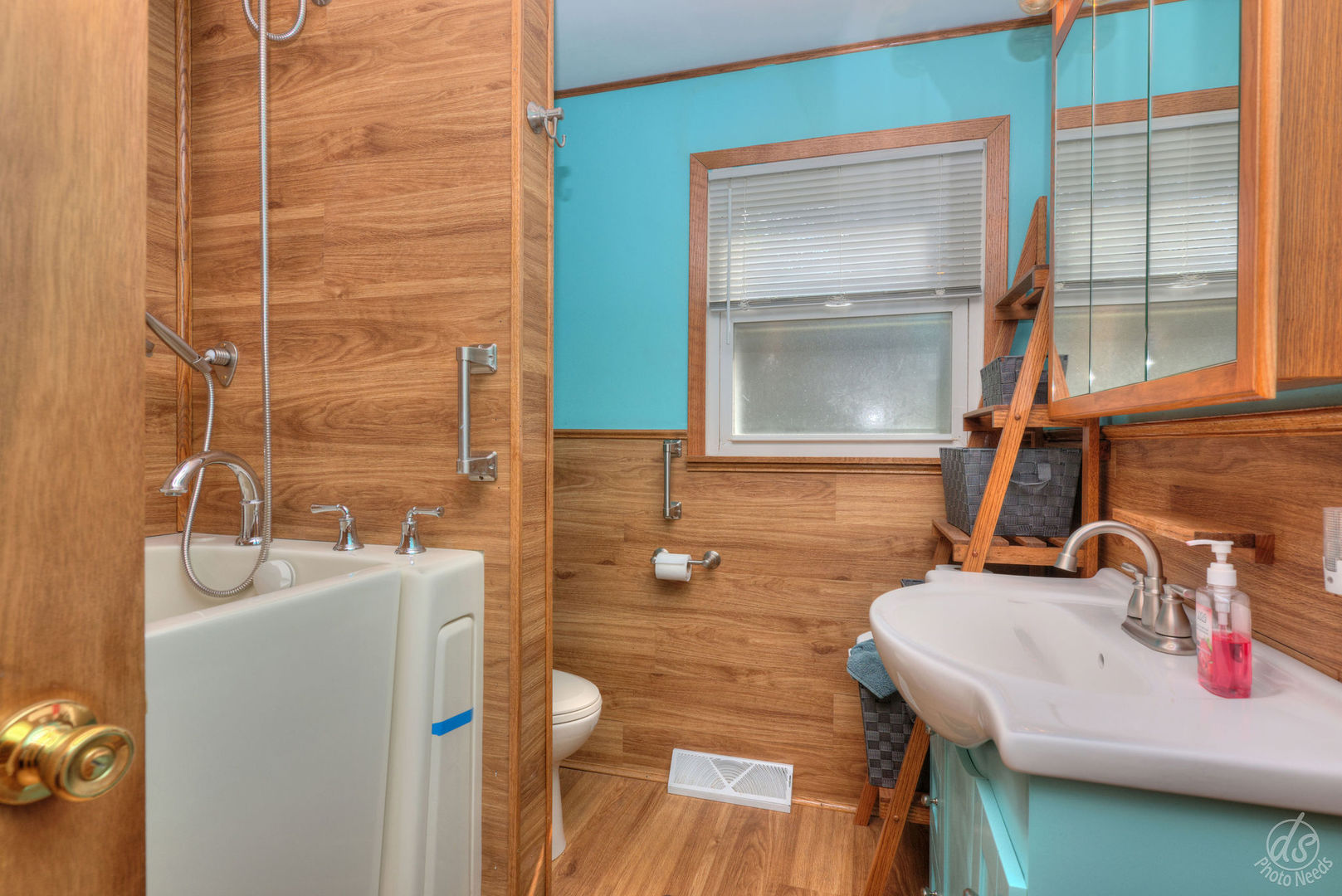 185 Swanson Road Sycamore, IL 60178 - Photo 23 of 47 a bathroom with a sink and a mirror