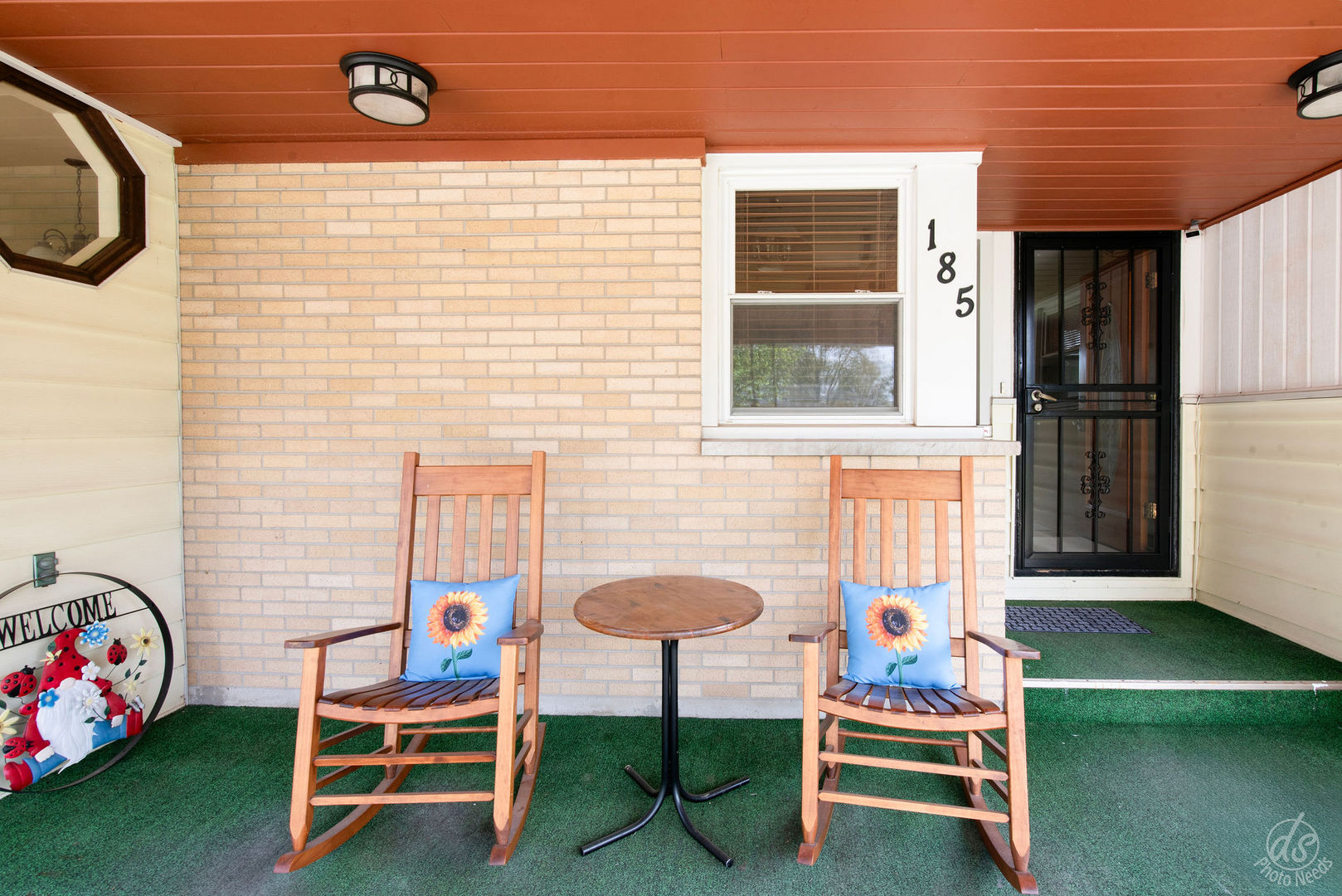 185 Swanson Road Sycamore, IL 60178 - Photo 5 of 47 a balcony with table and chairs