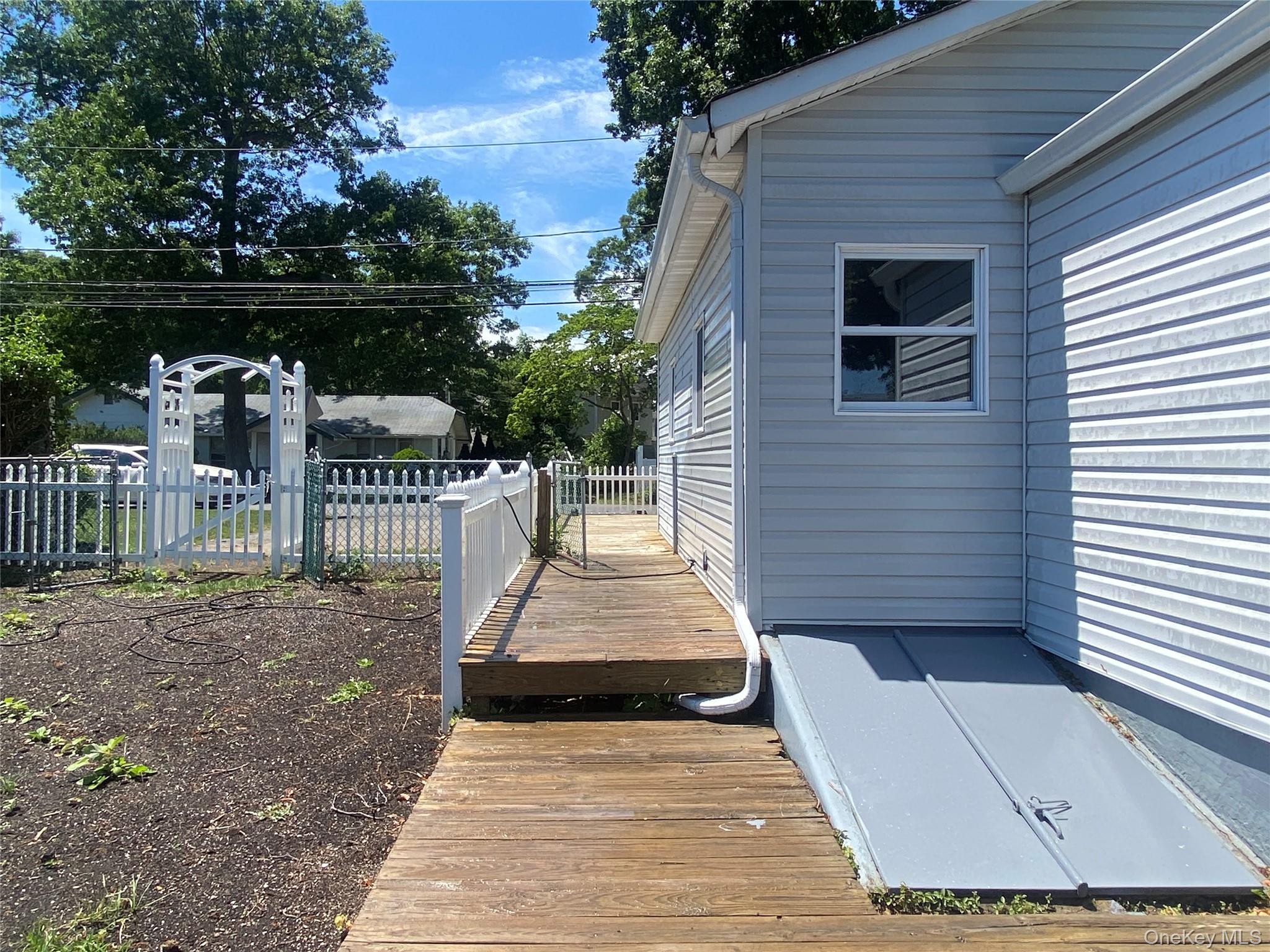 101 Rose Drive Ronkonkoma, NY 11779 - Photo 5 of 12
