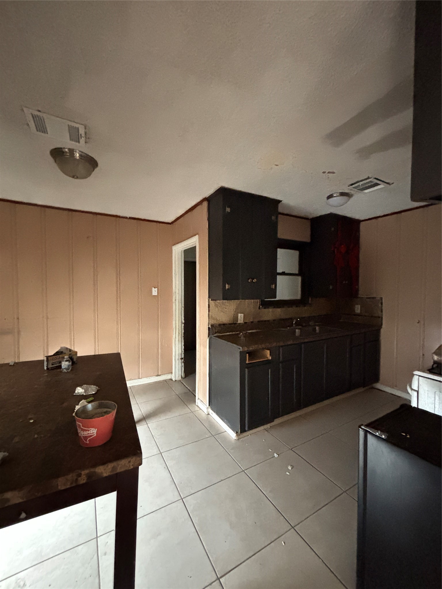 439 Terminal Street Houston, TX 77020 - Photo 3 of 7 a kitchen with a refrigerator and a stove