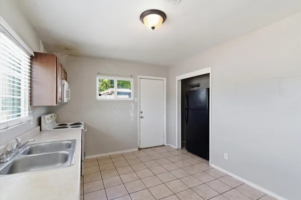 $1,100 | 2609 West Morten Avenue, Unit 1, Phoenix, AZ 85051