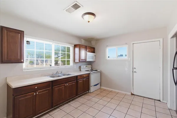 $1,100 | 2609 West Morten Avenue, Unit 1, Phoenix, AZ 85051