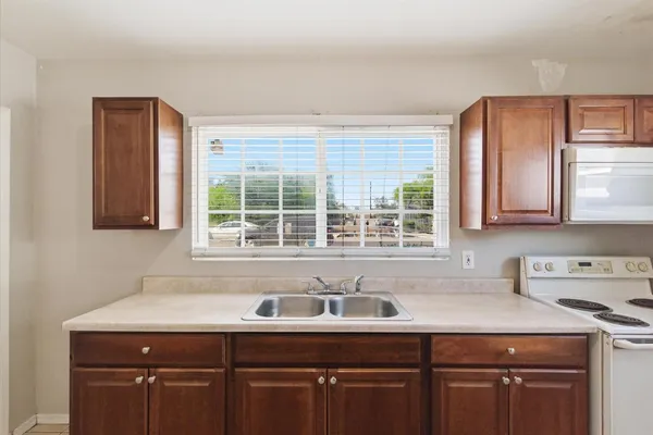 $1,100 | 2609 West Morten Avenue, Unit 1, Phoenix, AZ 85051