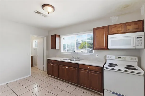 $1,100 | 2609 West Morten Avenue, Unit 1, Phoenix, AZ 85051