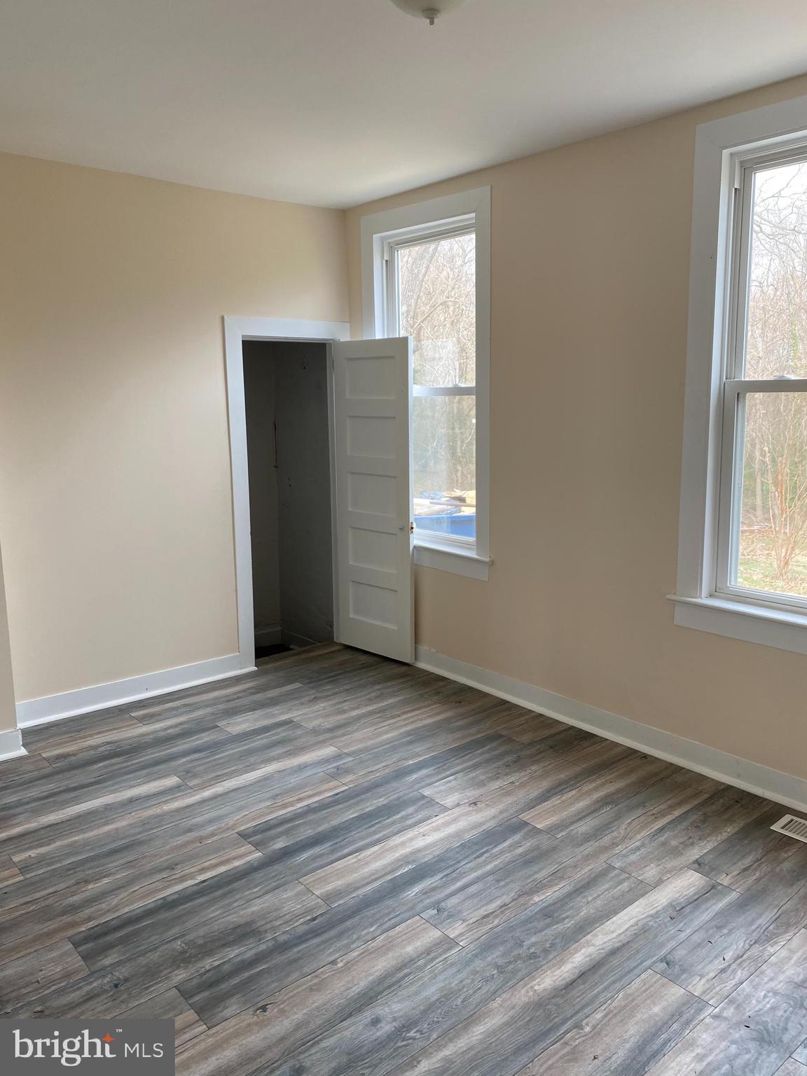 261 Berlin Road Clementon, NJ 08021 - Photo 14 of 45 living room