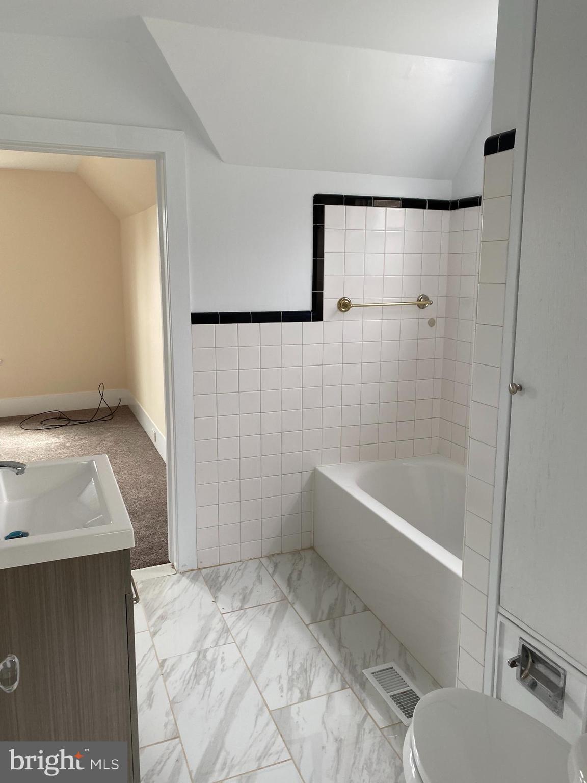 261 Berlin Road Clementon, NJ 08021 - Photo 28 of 45 upper level bath