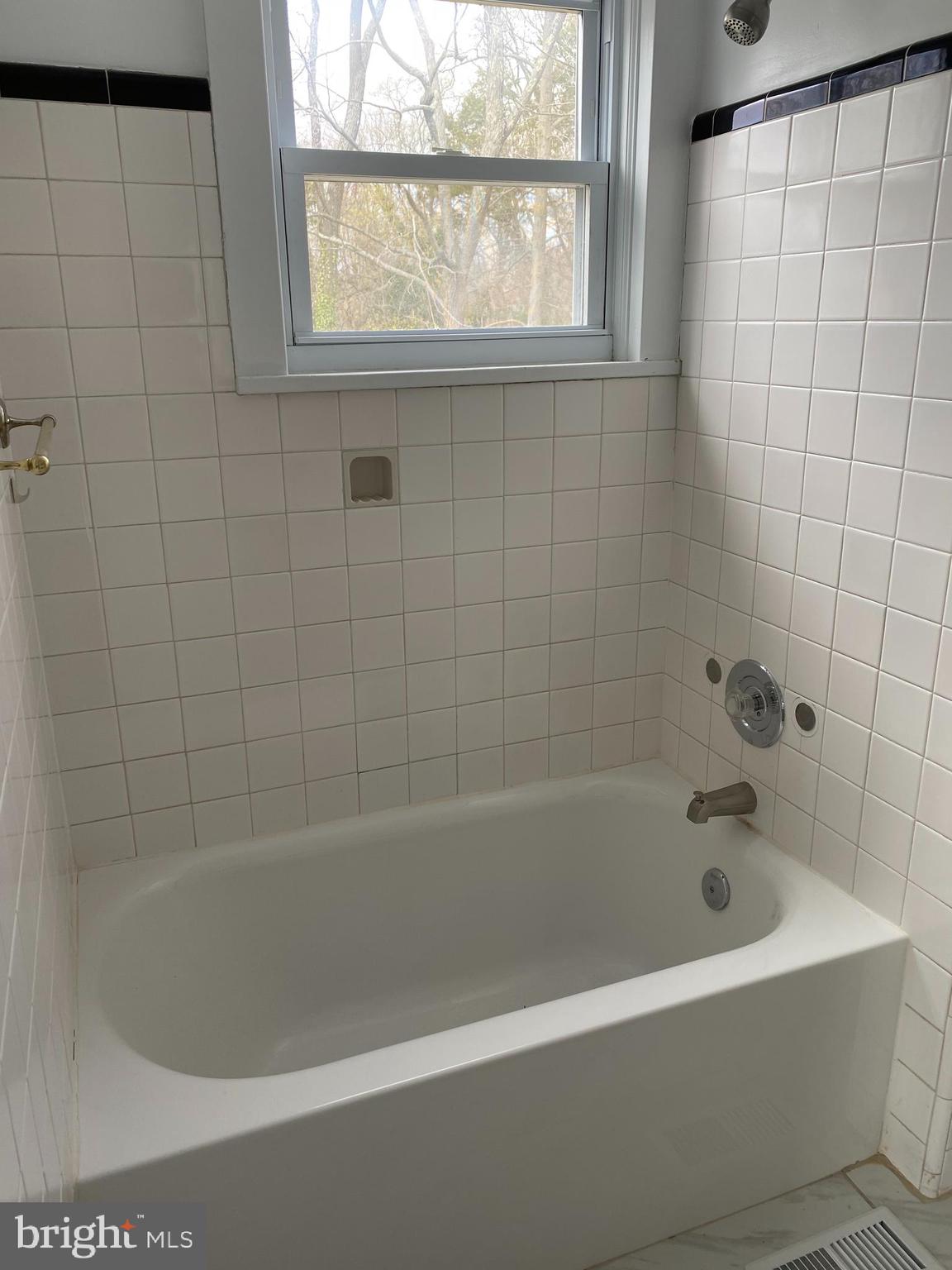 261 Berlin Road Clementon, NJ 08021 - Photo 29 of 45 upper level bath