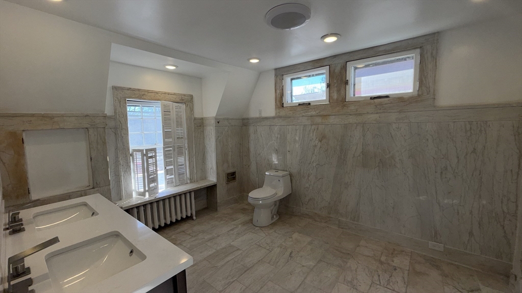 194 Sumner Avenue Springfield, MA 01108 - Photo 12 of 24 a bathroom with a toilet a sink and mirror