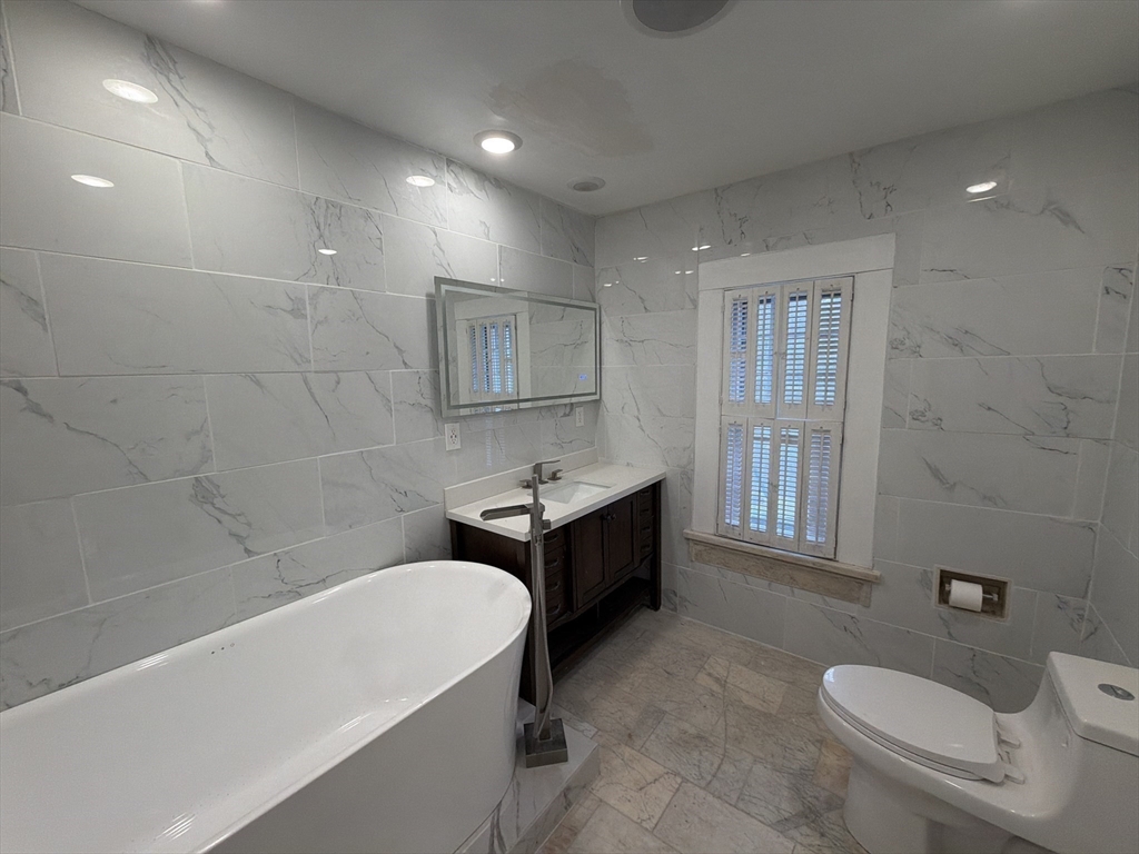 194 Sumner Avenue Springfield, MA 01108 - Photo 19 of 24 a bathroom with a bathtub sink and toilet