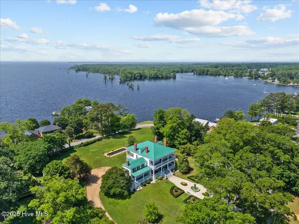 $3,495,000 | 121 West King Street, Edenton, NC 27932