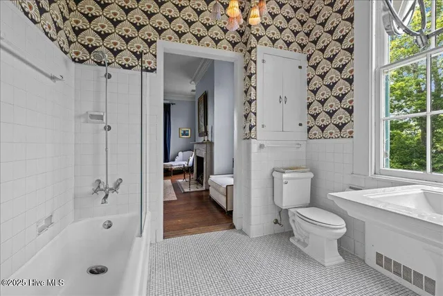 $3,799,900 | 121 West King Street, Edenton, NC 27932