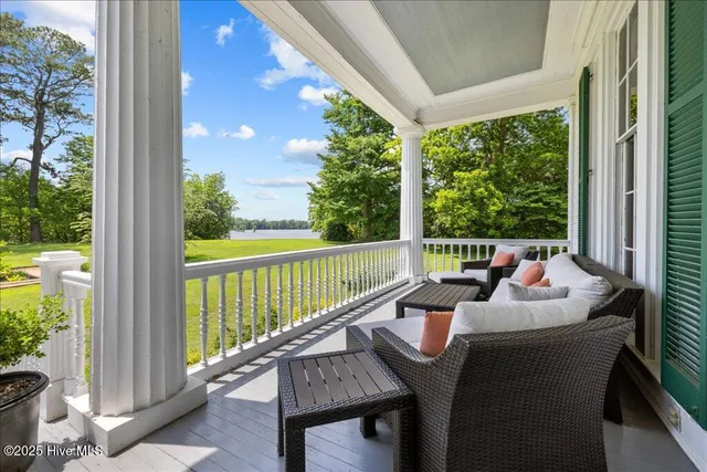 $3,799,900 | 121 West King Street, Edenton, NC 27932