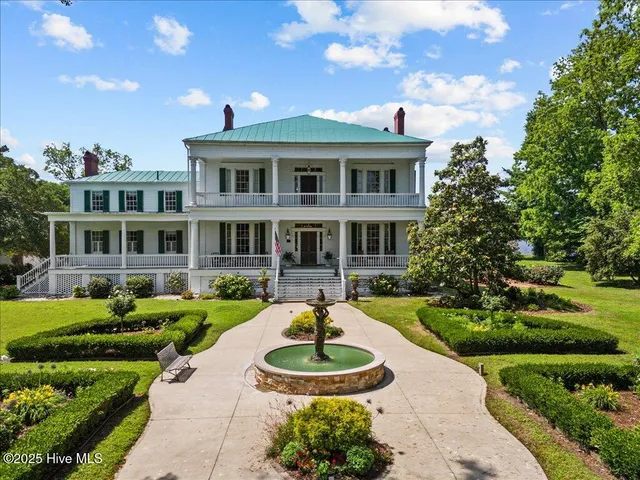 $3,799,900 | 121 West King Street, Edenton, NC 27932