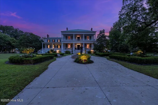 $3,495,000 | 121 West King Street, Edenton, NC 27932