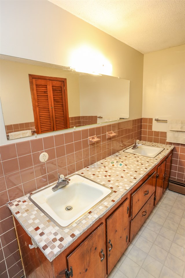 260 East Dunbarton Road Goffstown, NH 03045 - Photo 12 of 32