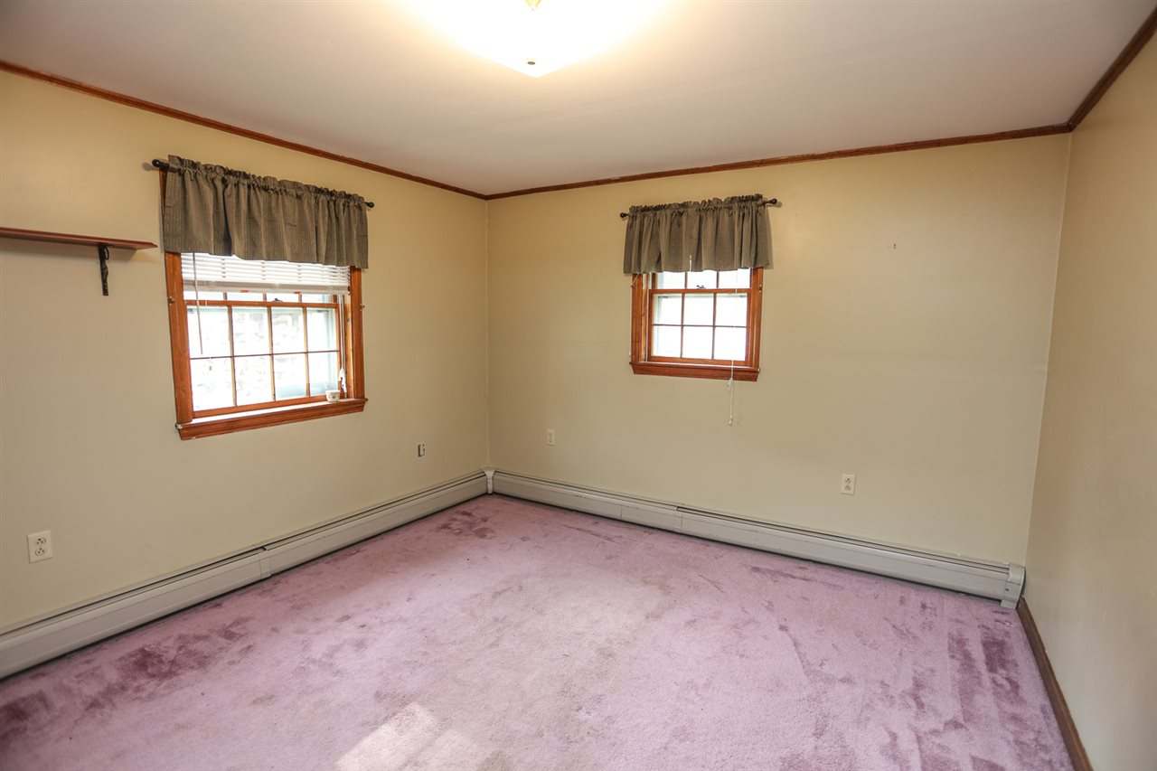 260 East Dunbarton Road Goffstown, NH 03045 - Photo 13 of 32