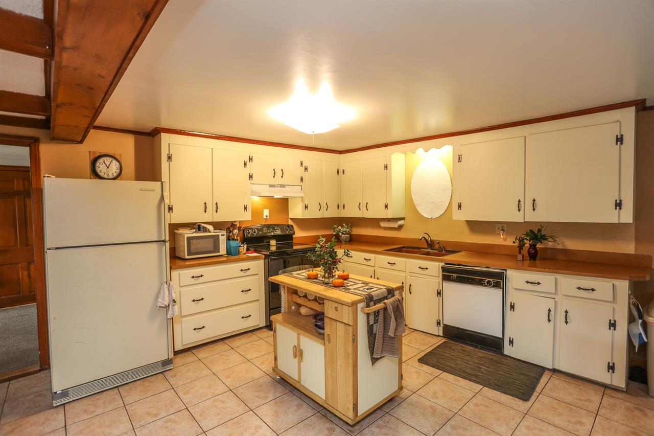 260 East Dunbarton Road Goffstown, NH 03045 - Photo 3 of 32