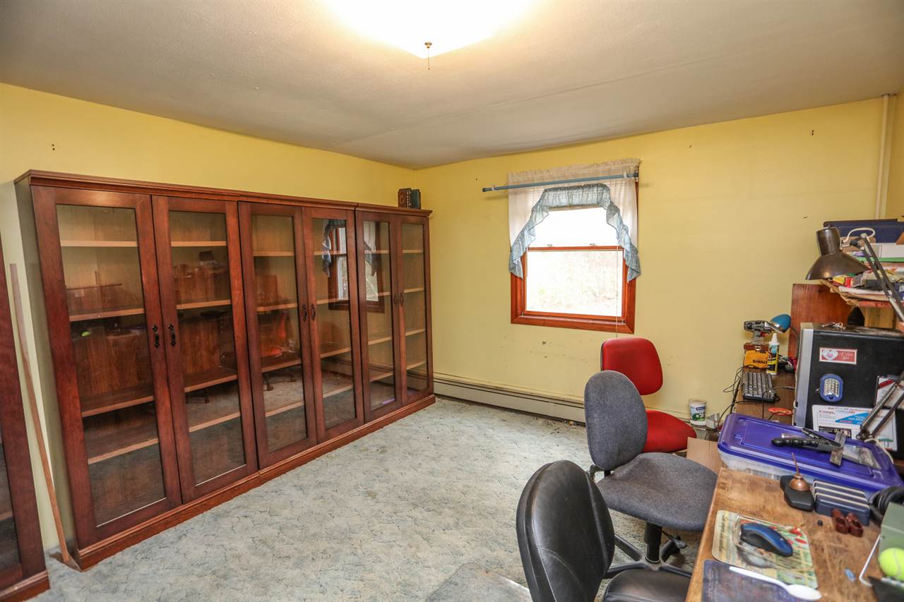 260 East Dunbarton Road Goffstown, NH 03045 - Photo 10 of 32