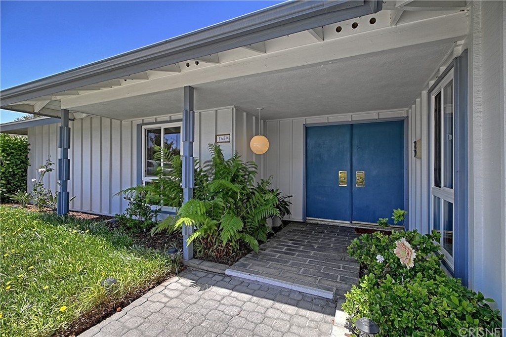 1659 Edgemont Drive Camarillo, CA 93010 - Photo 5 of 28 a front view of a house with garden