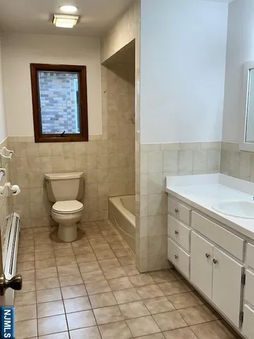 $3,100 | 124 Johnson Avenue, Unit 2, Wallington, NJ 07057