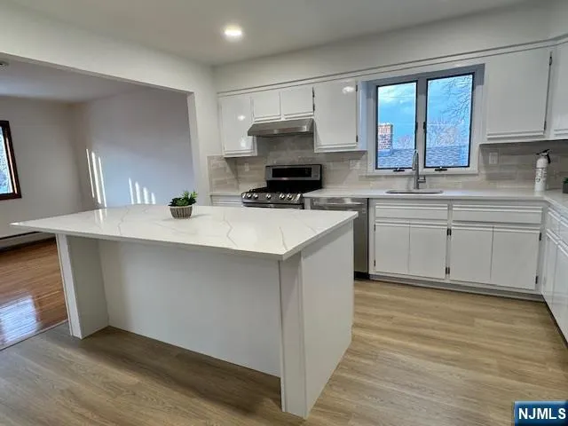 $3,100 | 124 Johnson Avenue, Unit 2, Wallington, NJ 07057