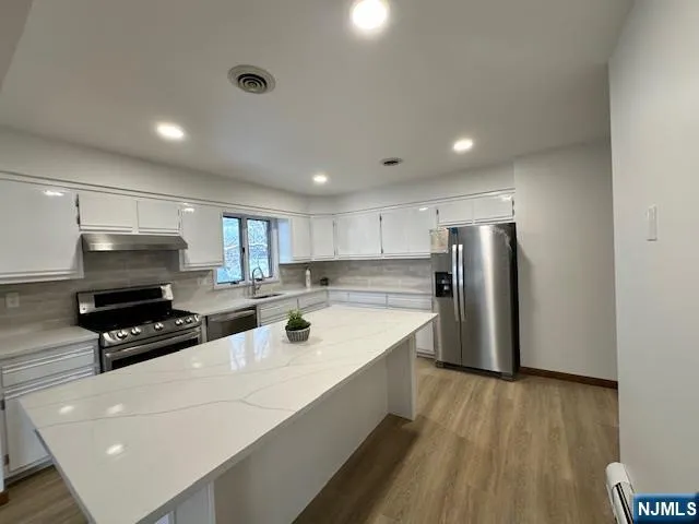 $3,100 | 124 Johnson Avenue, Unit 2, Wallington, NJ 07057