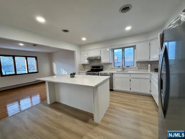 $3,100 | 124 Johnson Avenue, Unit 2, Wallington, NJ 07057