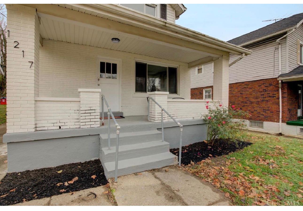 1217 Groesbeck Road Cincinnati, OH 45224 - Photo 2 of 21
