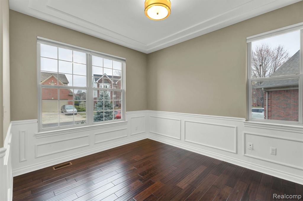6736 Baker Utica, MI 48317 - Photo 7 of 53