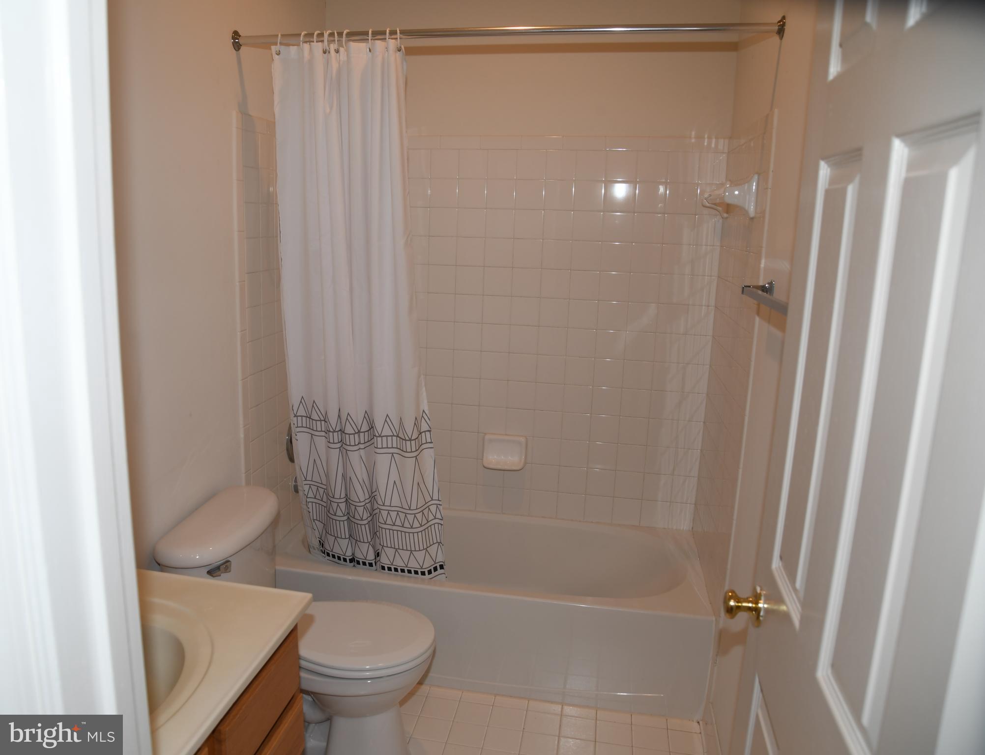 20239 Seneca Square Ashburn, VA 20147 - Photo 14 of 15 Guest BH