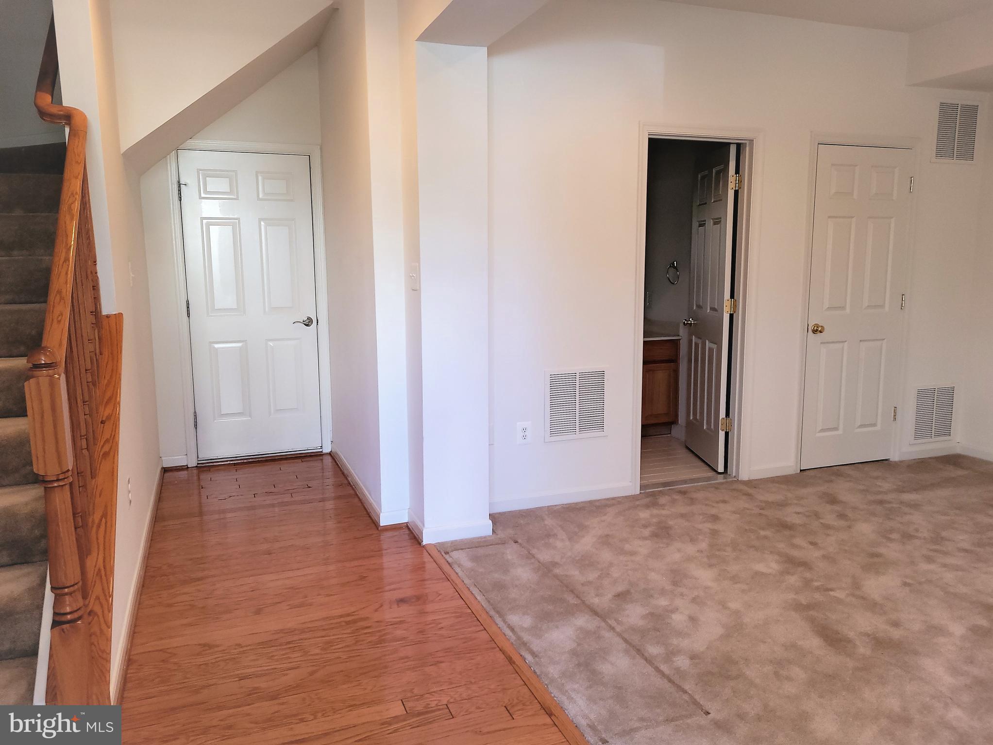 20239 Seneca Square Ashburn, VA 20147 - Photo 2 of 15 Entrance