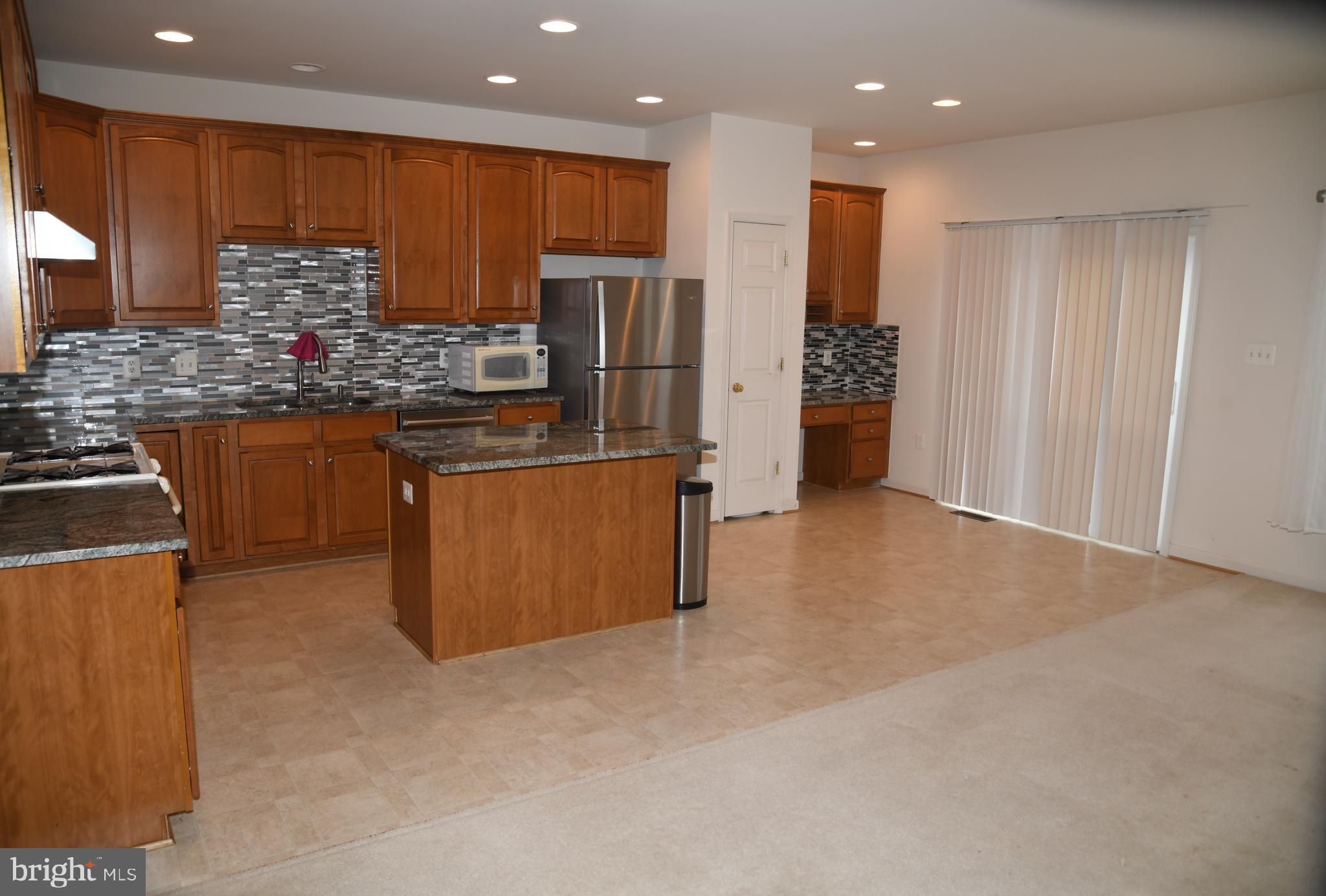 20239 Seneca Square Ashburn, VA 20147 - Photo 8 of 15 Kitchen