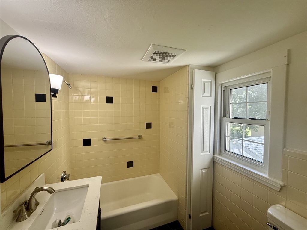 38 Crescent Road, Unit 38 Weymouth, MA 02191 - Photo 14 of 23 Gallery Image 14
