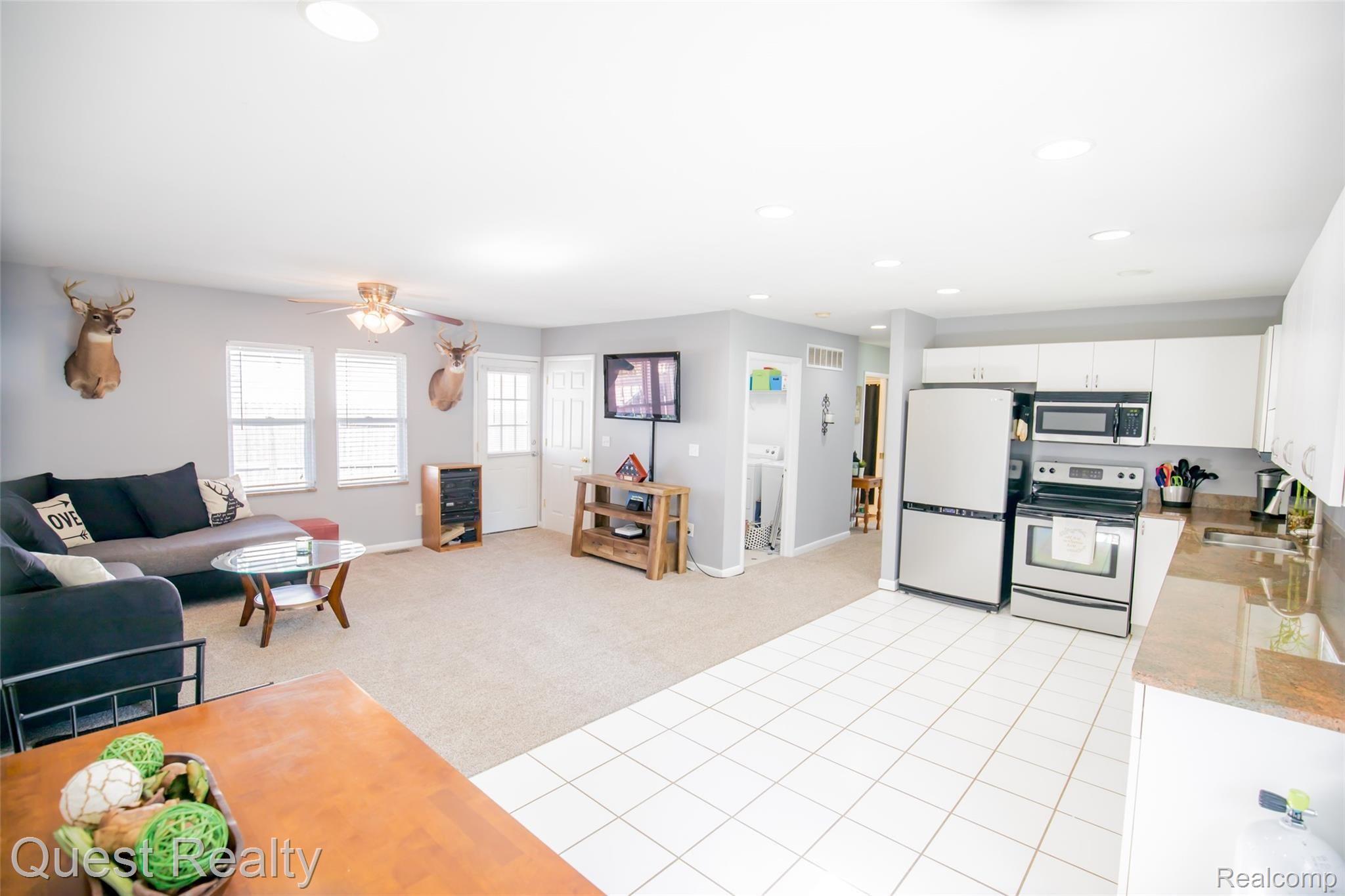2583 Mann Road Waterford, MI 48329 - Photo 17 of 30 5H7A9274.jpg