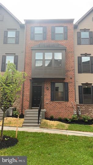 2640 Jetstream Road Herndon, VA 20171 - Photo 1 of 20 a front view of a house with a yard