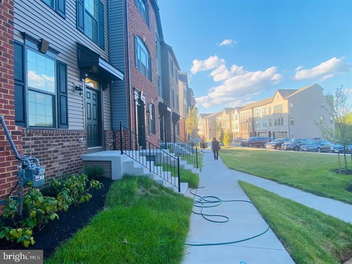 2640 Jetstream Road Herndon, VA 20171 - Photo 20 of 20 a view of a building with a yard