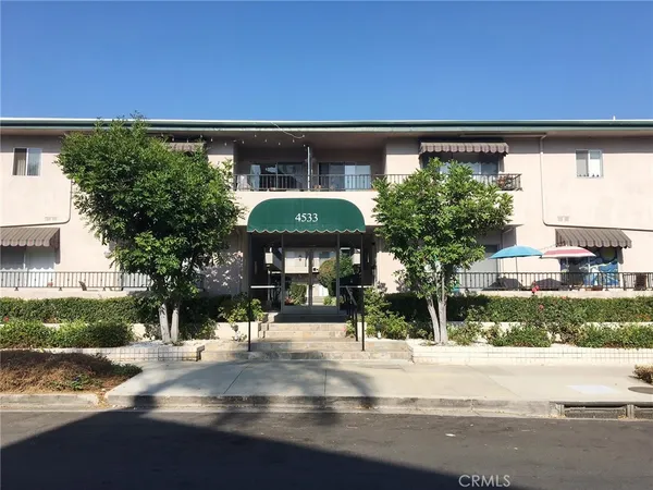 a backyard view of a building with street view