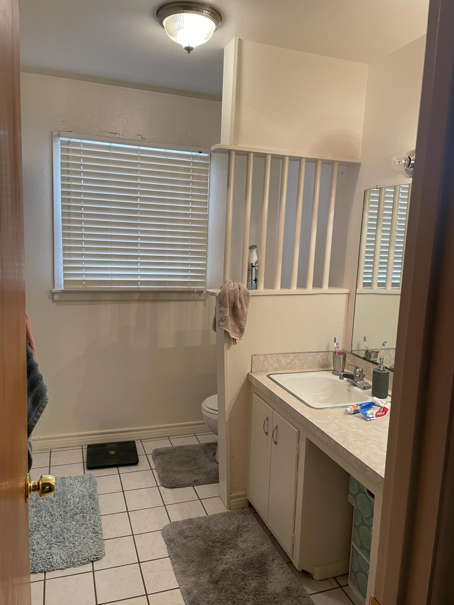 3811 28th Street Lubbock, TX 79410 - Photo 10 of 15 Bath