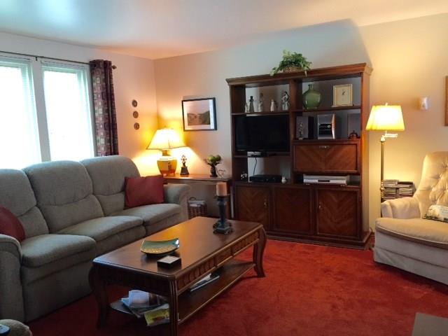 8920 Highland Road Pittsburgh, PA 15237 - Photo 8 of 24 Livingroom