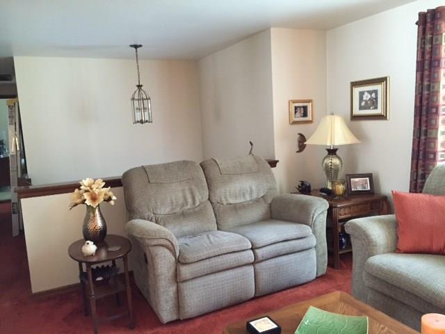 8920 Highland Road Pittsburgh, PA 15237 - Photo 9 of 24 Livingroom